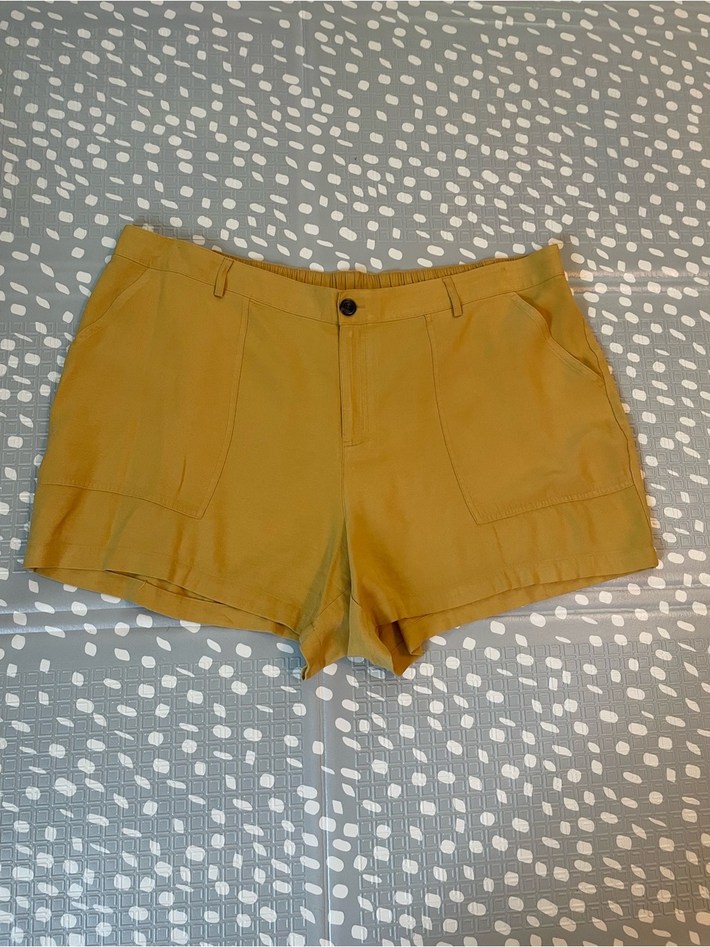 Ava & Viv Mustard Yellow/Gold Women's Soft Casual Shorts, Stretch Waist Size‎ 2X